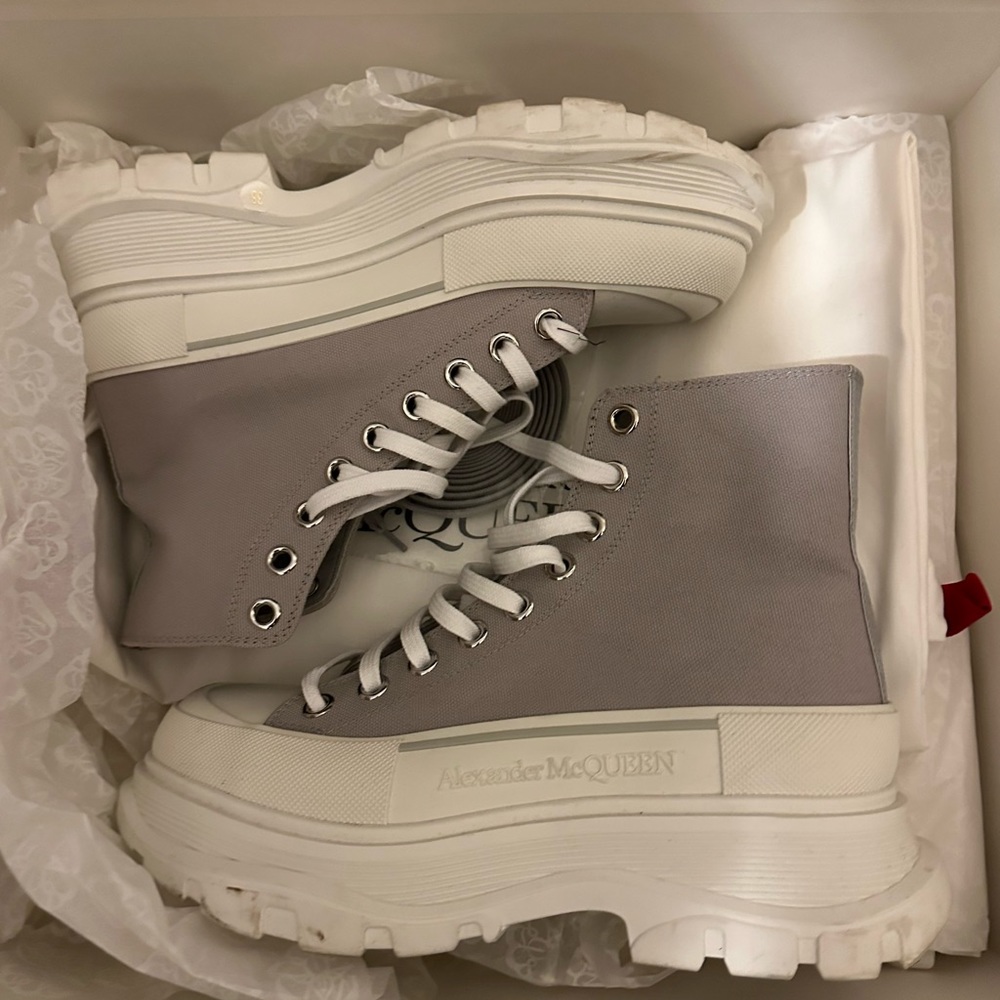 Alexander McQueen tread slick boots